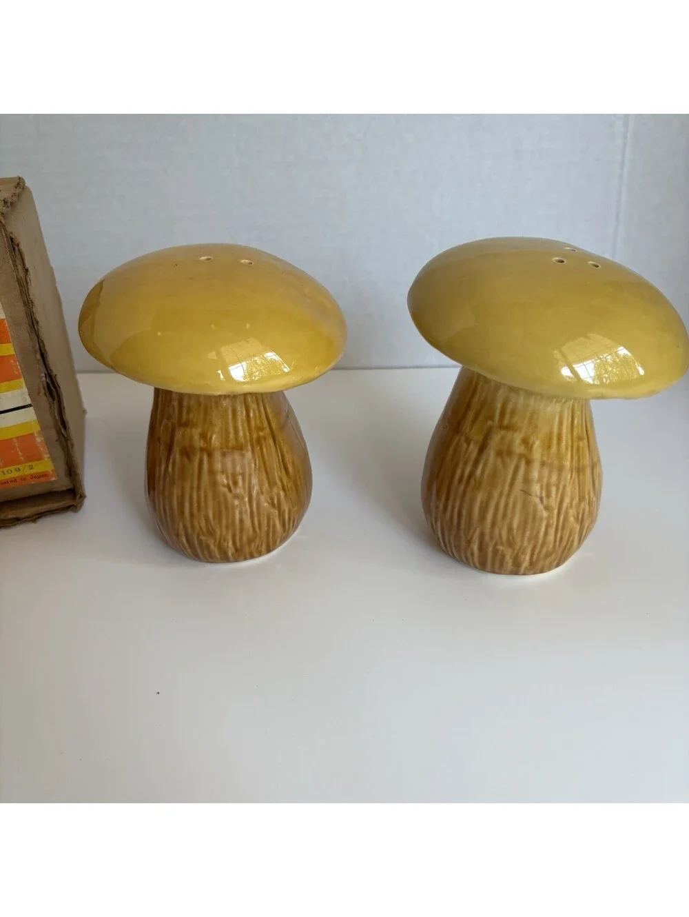 Vintage Yellow Mustard MUSHROOM SALT & PEPPER Shakers SET WITH BOX Japan